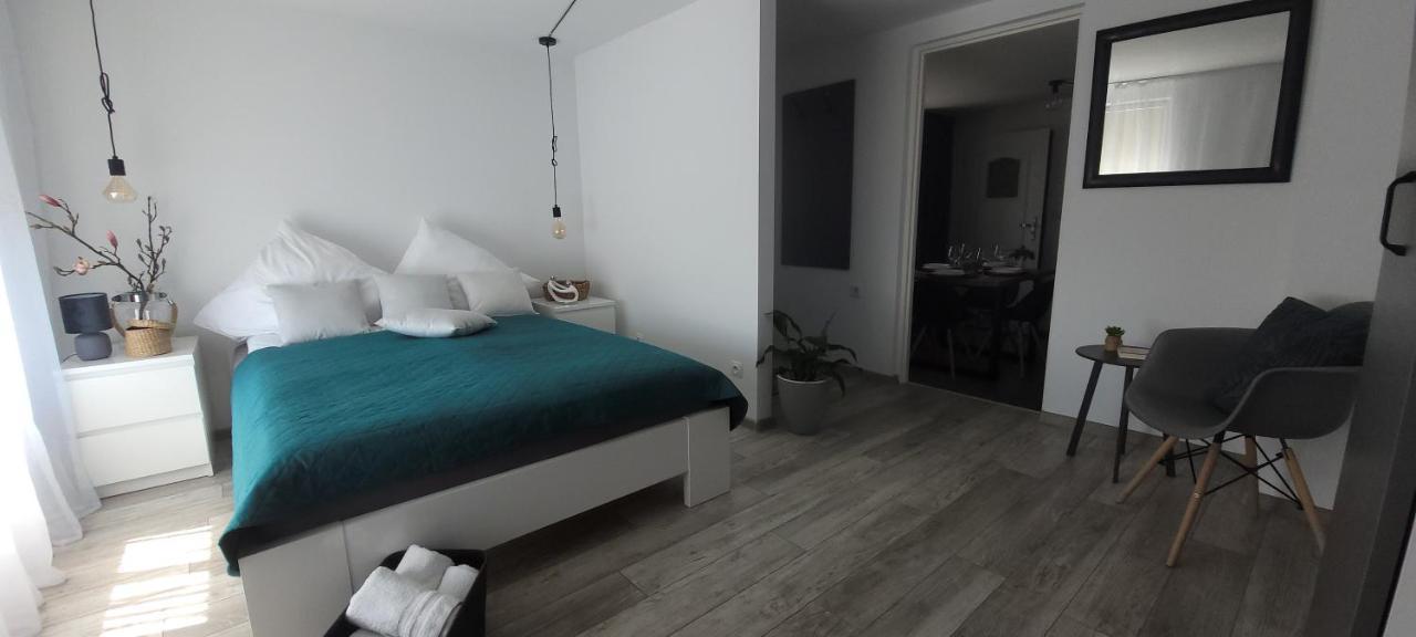 Apartamenty Pod Uwalonym Debem Jezow Sudecki Extérieur photo
